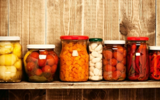 De ce nu se strică? Cum poate să reziste fără frigider?